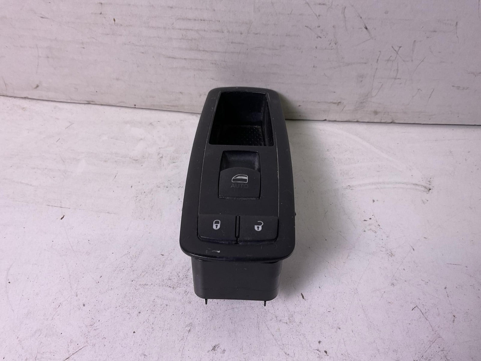 Door Switch Front CHRYSLER TOWN CNTRY 140